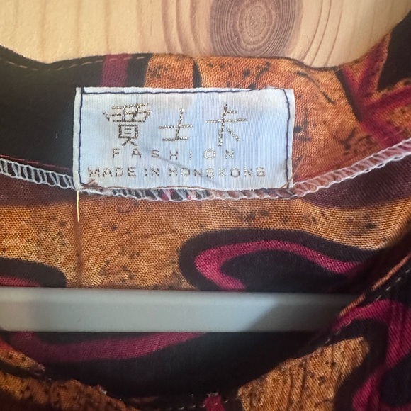 Colorful Button-Up Cardigan Made in Hong Kong Size Large With Shoulder Pads - Picture 4 of 6